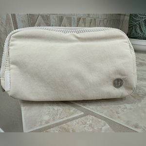 Everywhere Belt Bag 1L